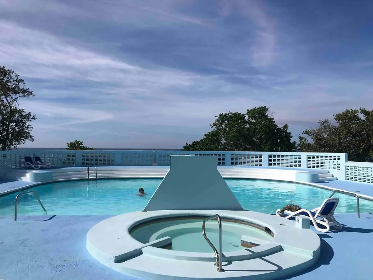 Endless Ocean Escape -Private Balcony Studio Negril Apartment